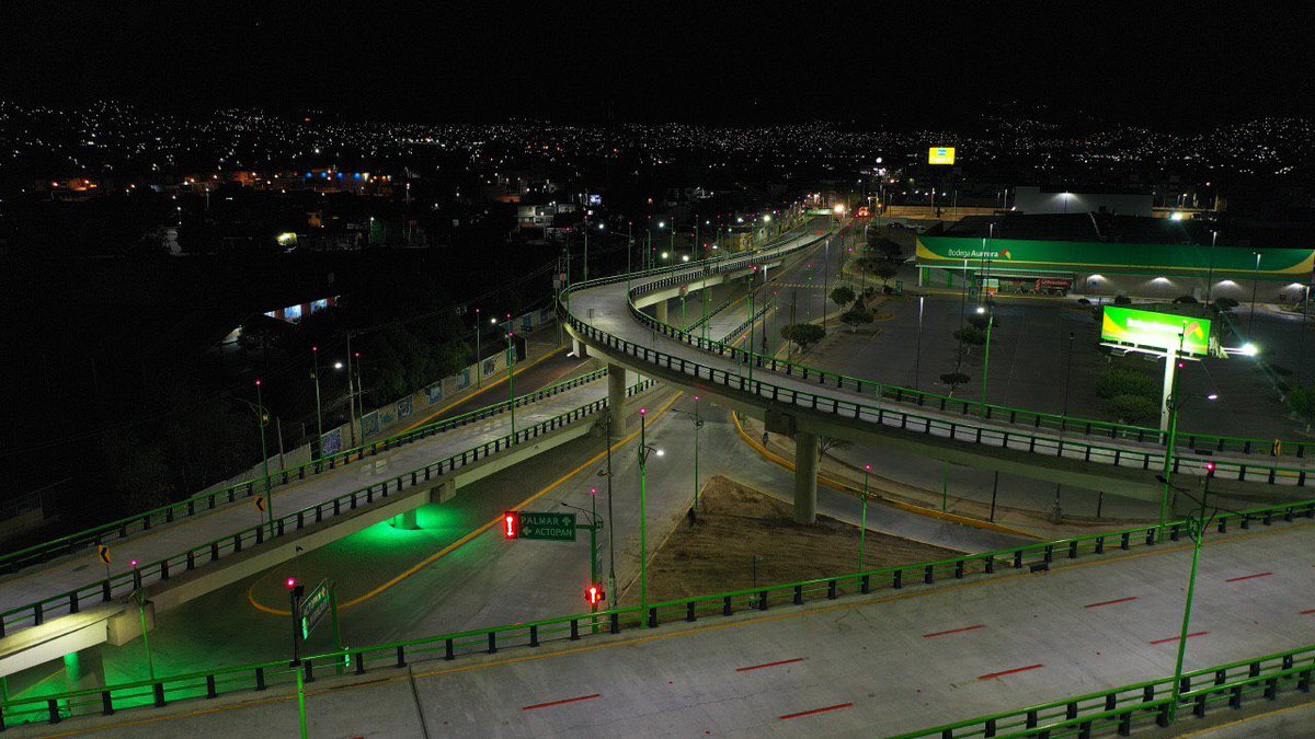omarfayad's tweet photo. Hace unos meses puse en marcha la segunda etapa de la #SuperVíaColosio. Con la modernización de esta vialidad, el @gobiernohidalgo le está apostando a la atracción del turismo, a nuevas inversiones y desarrollar el potencial de los municipios de la zona metropolitana de #Pachuca. https://t.co/ZTLSolX9FN