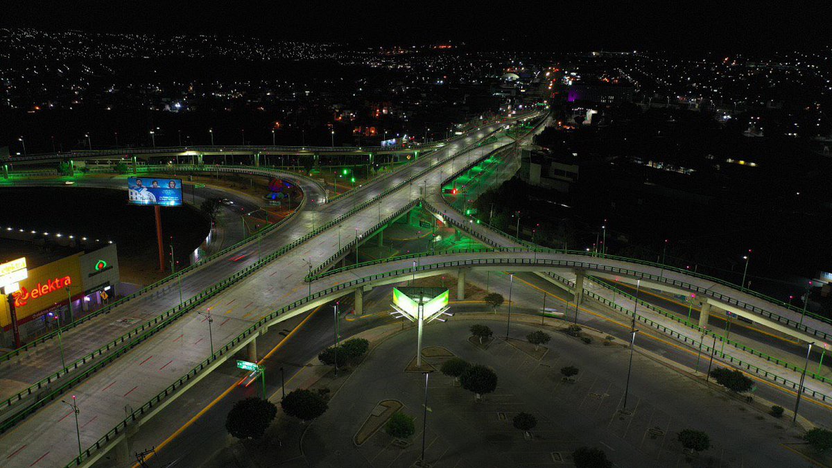 omarfayad's tweet photo. Hace unos meses puse en marcha la segunda etapa de la #SuperVíaColosio. Con la modernización de esta vialidad, el @gobiernohidalgo le está apostando a la atracción del turismo, a nuevas inversiones y desarrollar el potencial de los municipios de la zona metropolitana de #Pachuca. https://t.co/ZTLSolX9FN