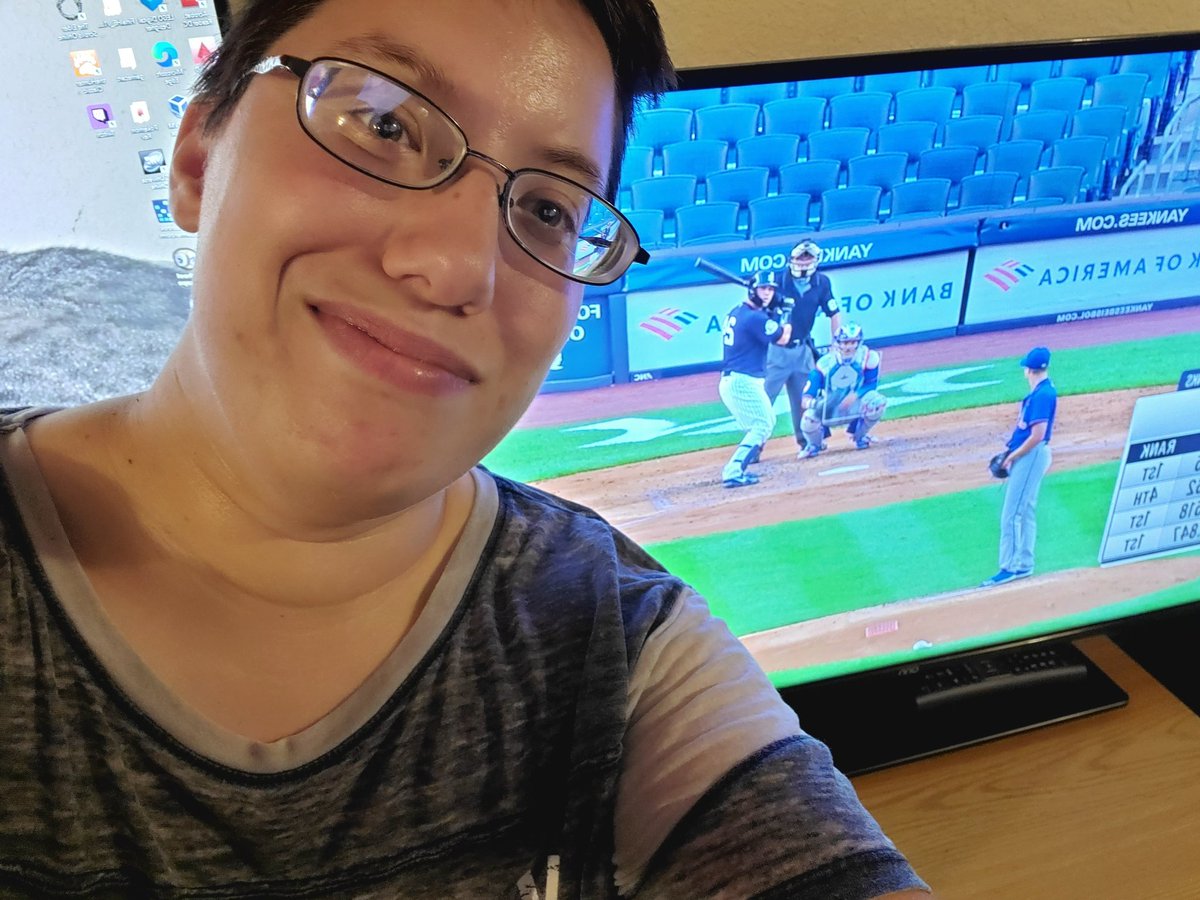queentiger1989's tweet photo. @Yankees all the way from kansas!!! #NYYforNY https://t.co/0YYL5vgQFA