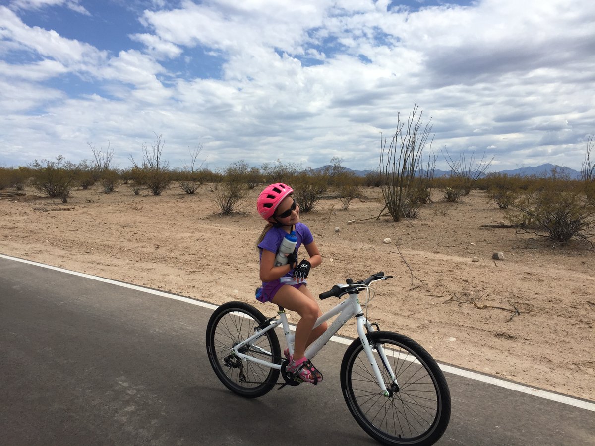 FoutsAva's tweet photo. Recovery ride followed by #slushies yum. My dad challenged me to do the whole ride #nohands. I won. #trekbikes #pochelmets #tucson #theloop #honeystinger #bicycle #kidsonbikes @HomestretchFdn https://t.co/MtStUNx0Qt