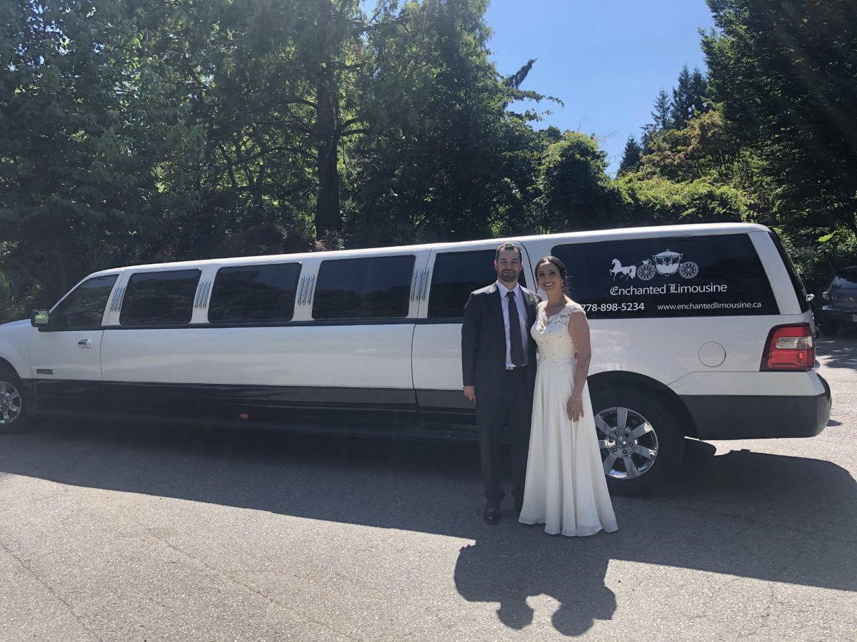 EnchantedLimo7's tweet image. It was a beautiful day for a wedding! The bride sure appreciated having a nice cool limousine to step into. Air conditioning and cold waters are always appreciated by our customers. 778 898-5234