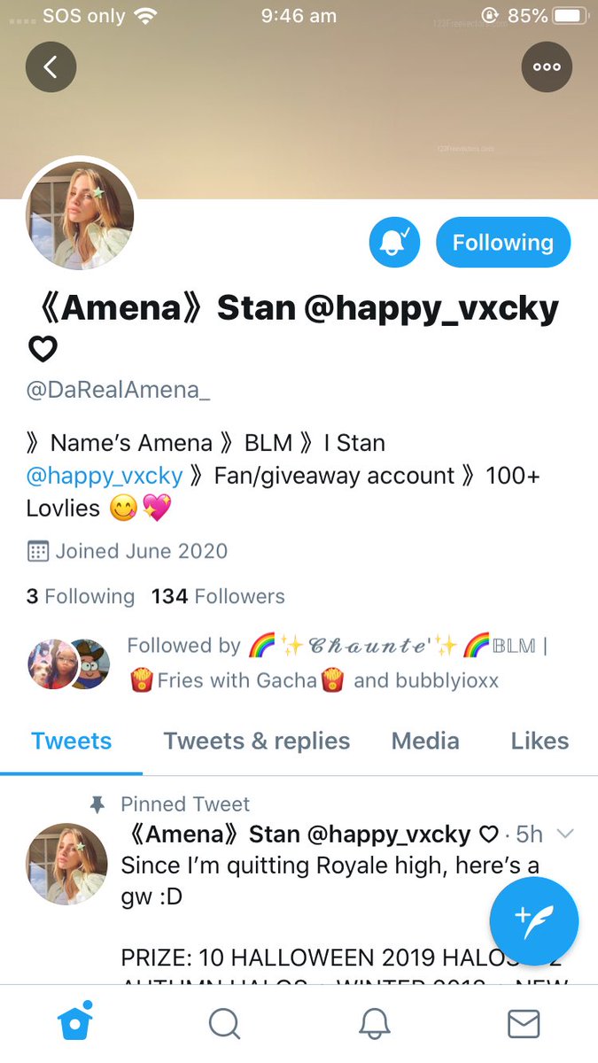 Randomgirl3231's tweet photo. @DaRealAmena_ @bubblesxxio @happy_vxcky Done thank u so much for making this giveaway your letting go of all ur halos 😧 like girl u be rich and here I am in Royale high with a golden coin 🤣🤣🤣 goodluck everyone 💖 https://t.co/z2HcXrXswl
