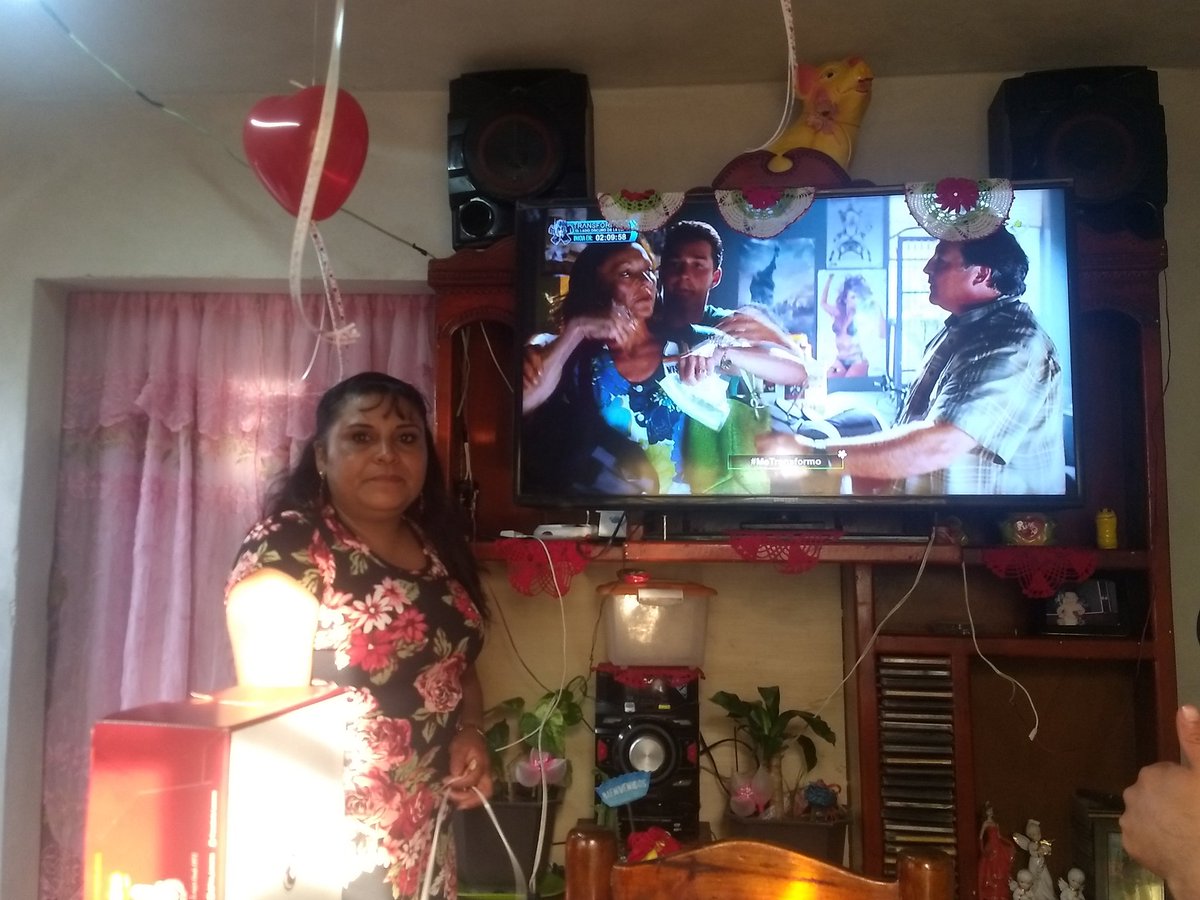 DeEybar's tweet photo. #meTransformo
Viendo transformes en el día de el cumpleaños de mi mama https://t.co/mFynI43chQ