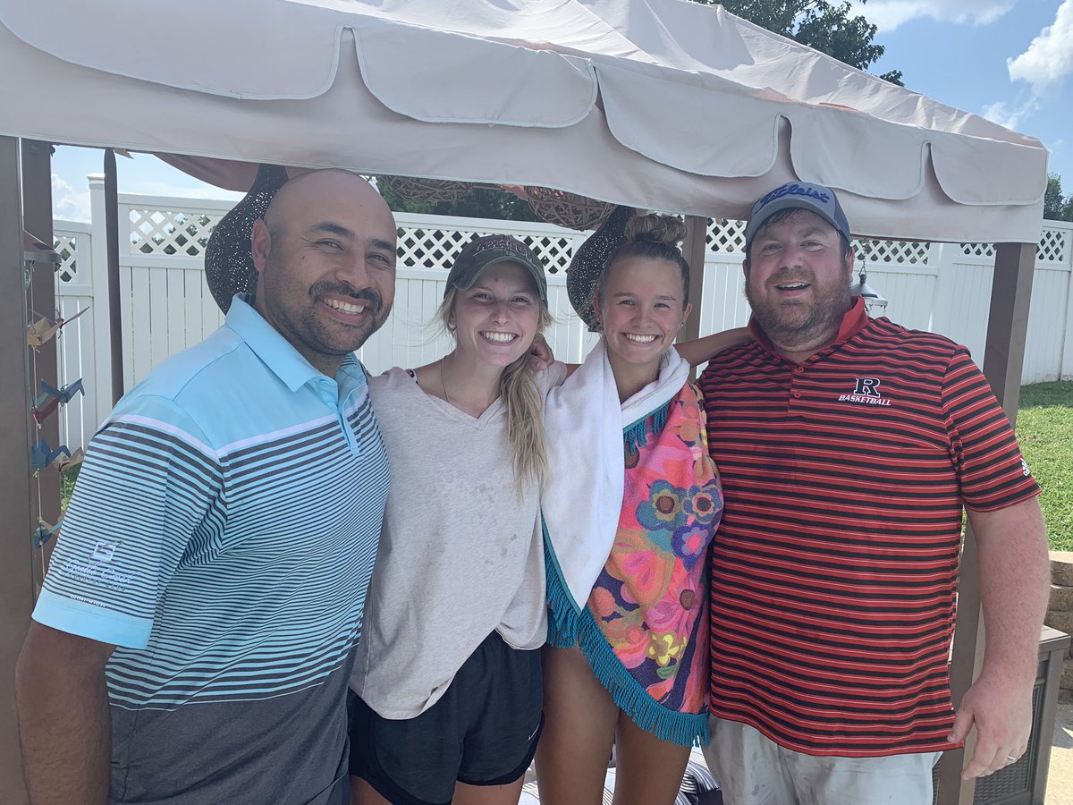Bigger than basketball, always good to see and spend time with former <a href="/StarsBballClub/">STARS Basketball Club</a> players <a href="/roberts_ryann12/">Ry☀️</a> and <a href="/caty_roberts_/">Caty ☆</a> , love these kids. Excited to watch them play in college this upcoming season! #MoreThan