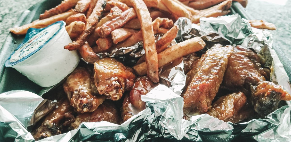 MadeInGwinnett's tweet photo. Need #takeout food? Check out #TheWingSuite in #GraysonGA
#LoganvilleGA #ToGoFood #MadeInGA #LoveGA #wings #fries #chickenandwaffles #yum #TakeOutFood #MadeInGrayson #GraysonGeorgia https://t.co/n7R8a75ave