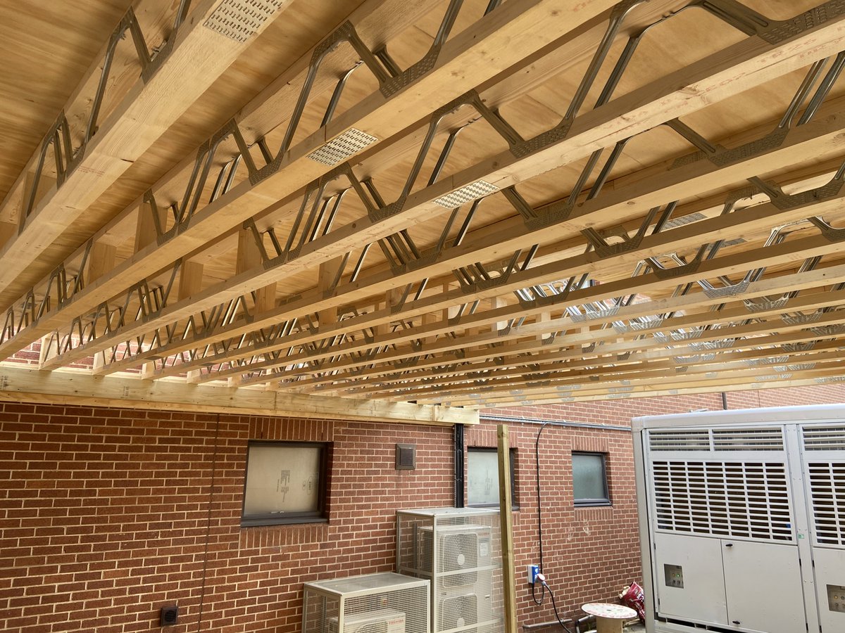 Newtonconstruc1's tweet photo. Temporary canopy installed as part of enabling works at Nottingham City Hospital #canopy #installation #enablingworks #singleply @DerwentRoofs #easijoist @tailormadetf https://t.co/Bqe7fxZoLl