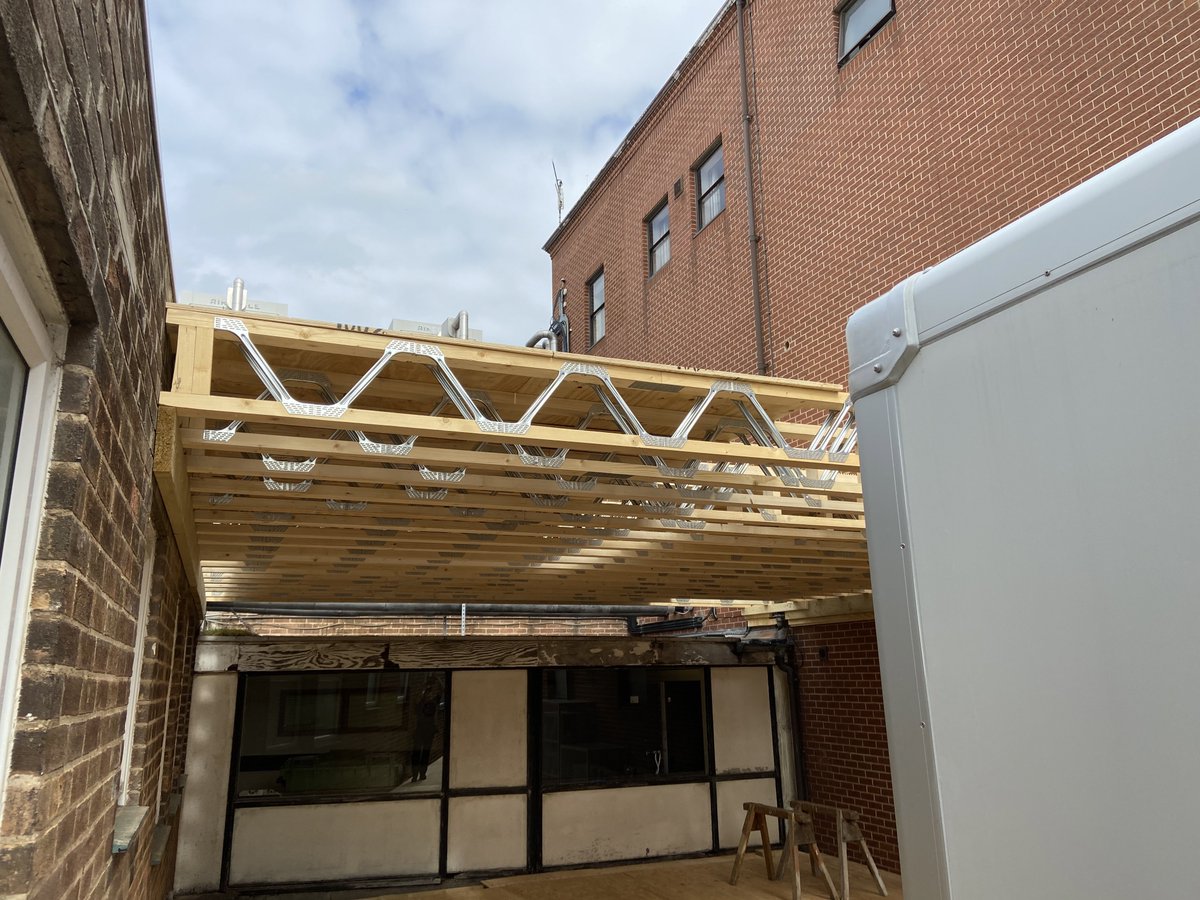 Newtonconstruc1's tweet photo. Temporary canopy installed as part of enabling works at Nottingham City Hospital #canopy #installation #enablingworks #singleply @DerwentRoofs #easijoist @tailormadetf https://t.co/Bqe7fxZoLl