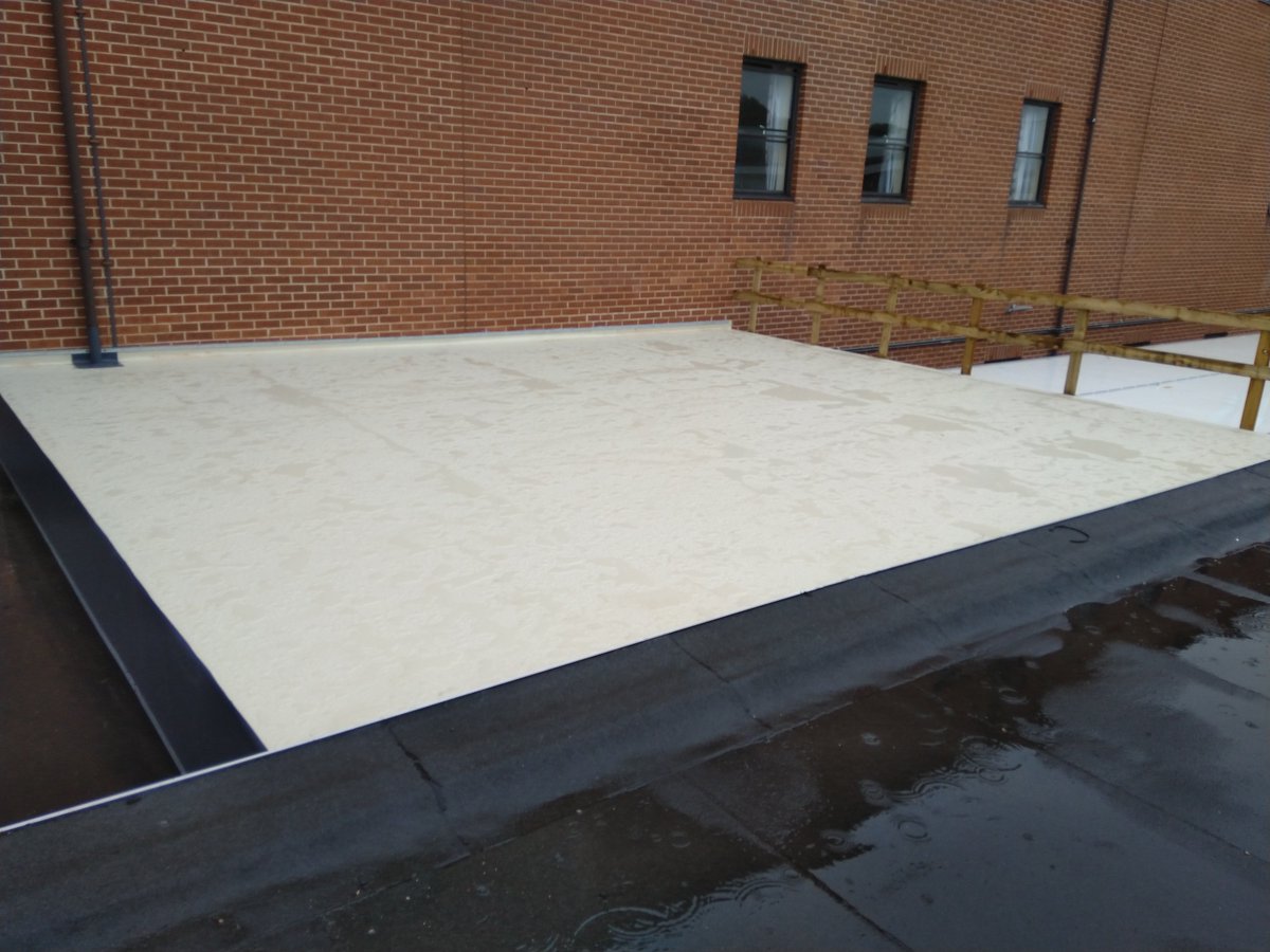 Temporary canopy installed as part of enabling works at Nottingham City Hospital #canopy #installation #enablingworks #singleply <a href="/DerwentRoofs/">Derwent Roofing</a> #easijoist <a href="/tailormadetf/">@tailormadeframes</a>