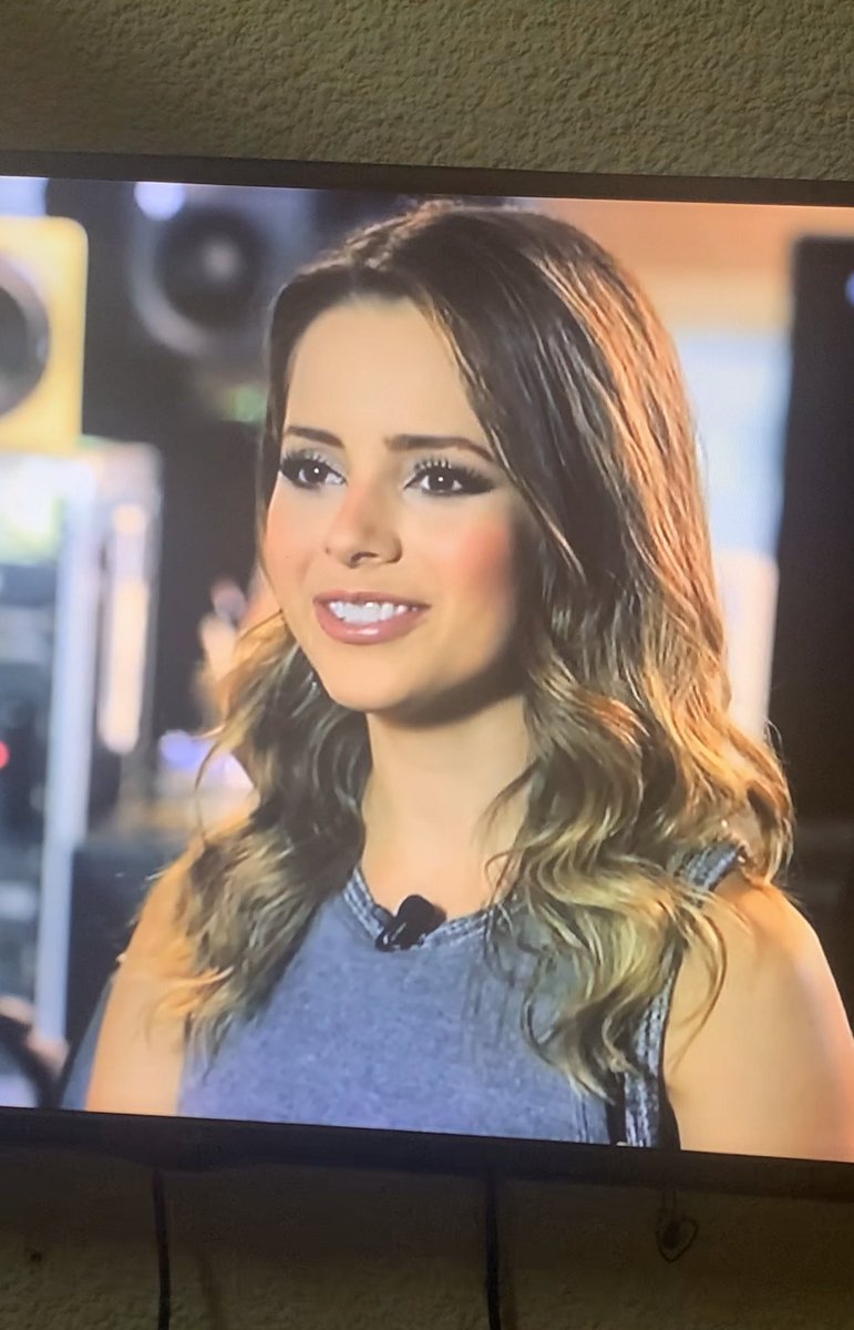 mauriciomadrid's tweet photo. Sandy, no #MakingOf do #dvdmeucanto 🌷 #MeuCanto #Sandymeucanto 📀 https://t.co/W6ral4J0DR