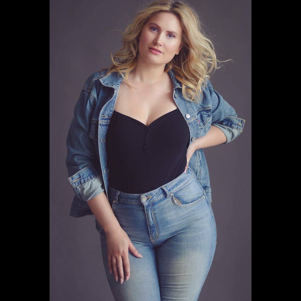 lizmossofficial's tweet photo. I’m not a DJ, but I make your body move 💜
.
📸 @perlamaarek
.
@dorothycombsmodels
#norwegian #curvemodel #model #curves #TeamDCM https://t.co/07fPhm2QIA https://t.co/az42djljyM