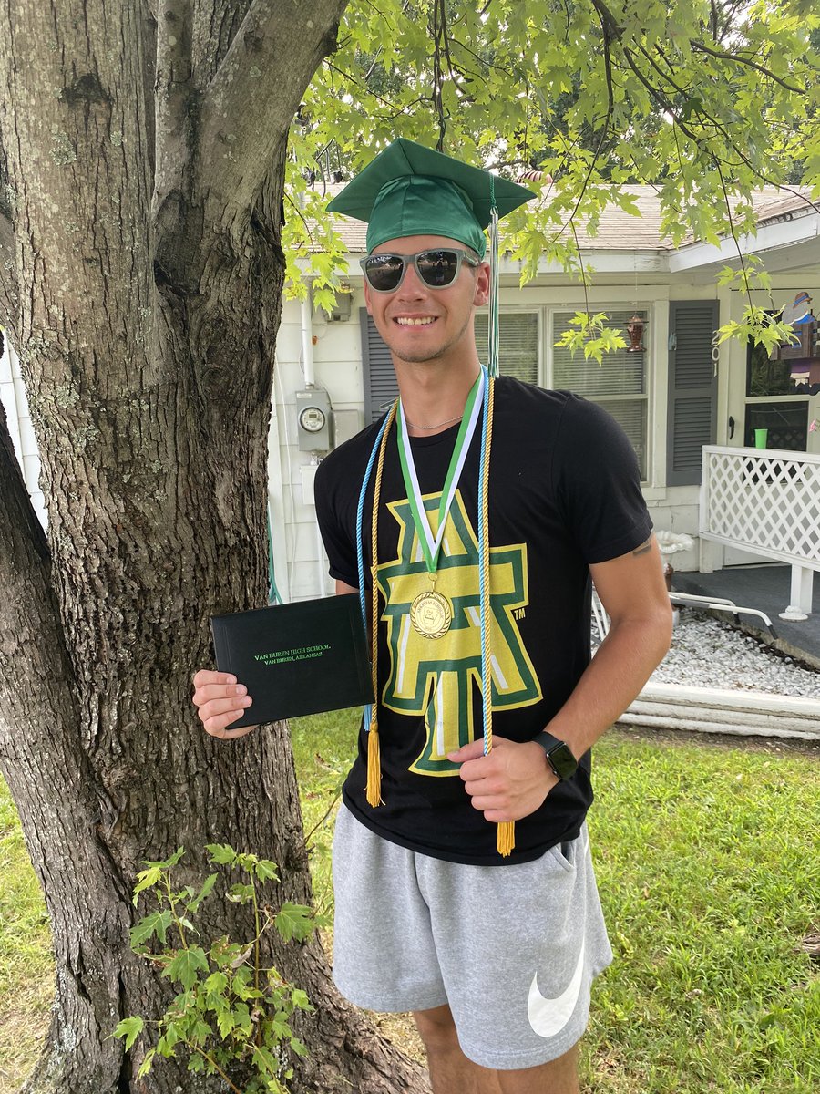 Gilm0reGirl's tweet photo. Well it was hot and there was a lot of sweat but Graduation was a success. I’m thankful he was able to have a graduation even if it is in the middle of July!!! Official 2020 graduate... love u Bray!!!@brayden_gilmore https://t.co/jcli4qlr9n