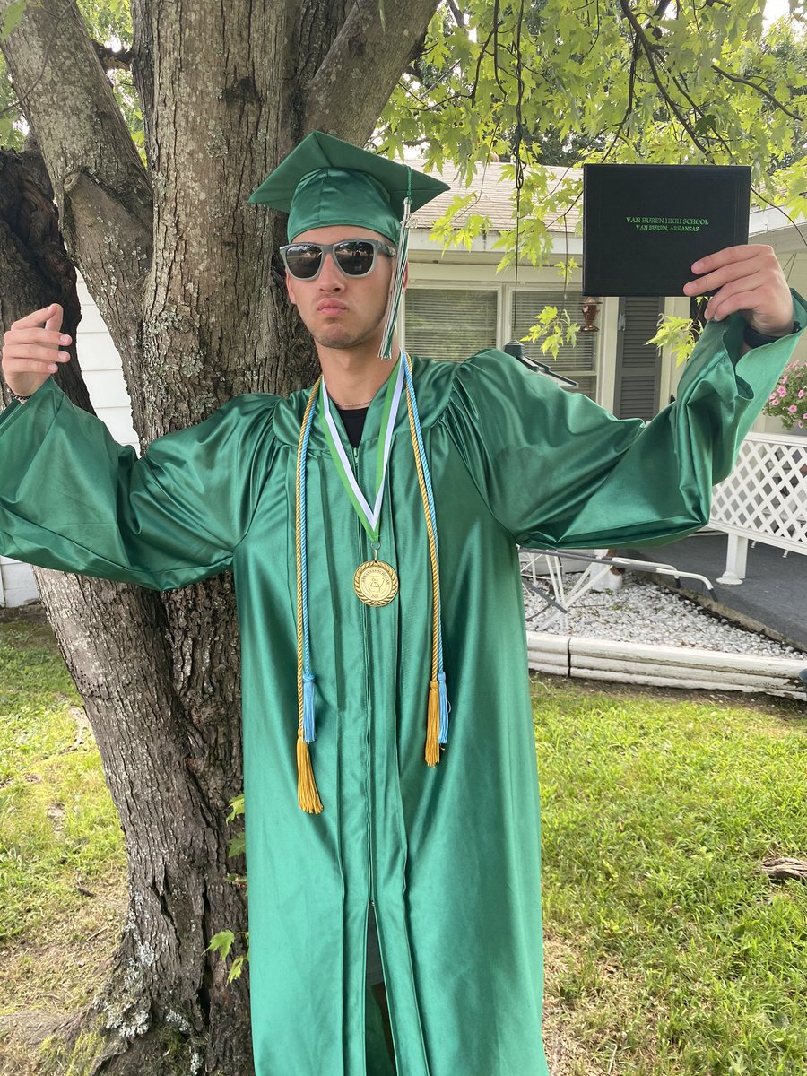 Gilm0reGirl's tweet photo. Well it was hot and there was a lot of sweat but Graduation was a success. I’m thankful he was able to have a graduation even if it is in the middle of July!!! Official 2020 graduate... love u Bray!!!@brayden_gilmore https://t.co/jcli4qlr9n