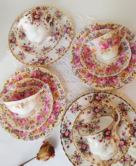 TeaTimeMag's tweet photo. You can never go wrong with the classic beauty of Royal Albert. Which pretty, floral teacup would you choose for teatime today?

📷: @santooficiogaleria https://t.co/HDXzPf7cG9