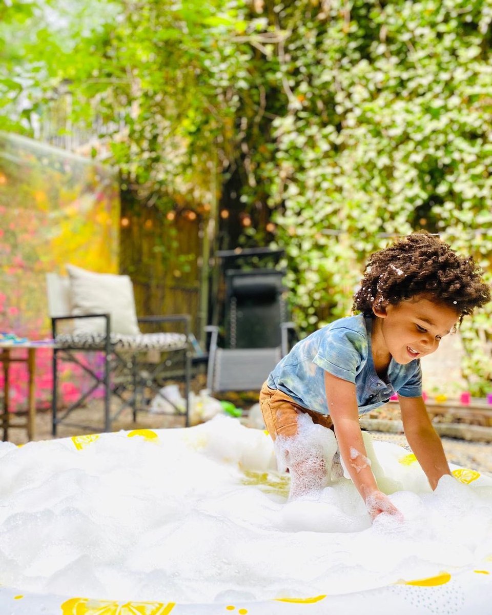 everyoneproduct's tweet photo. A Personal Bubble Party highly recommended!☀️ If anyone needs a bubble sponsor, you know who to come to. 😉 @beboxkids #sensoryplay #cleanmess #happytoddler https://t.co/MbNVyjaTph
