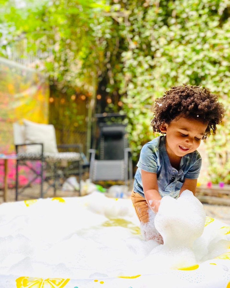 everyoneproduct's tweet photo. A Personal Bubble Party highly recommended!☀️ If anyone needs a bubble sponsor, you know who to come to. 😉 @beboxkids #sensoryplay #cleanmess #happytoddler https://t.co/MbNVyjaTph