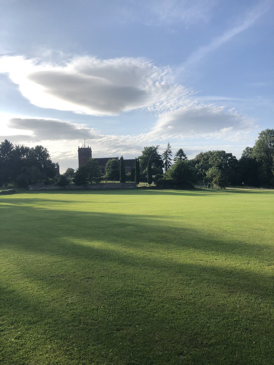 QuattCC's tweet image. Ladies 1XI vs Colts today, great game between the teams. A good challenge for the colts with the ladies coming out on top. #SameAgainNextWeek