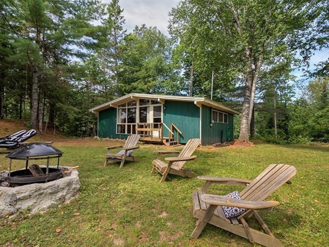 CottageMarketer's tweet photo. *PRIVATE BEACH AREA* 3 SEASON CABIN FOR SALE!
https://t.co/5zzPlh0Cmg
Property Type: Cabin/cottage
Province: Quebec
Waterfront: Otter Lake
Agent: Dwight Kucharik
#Findyoursliceofheaven #cottagemarketer #cottageliving #cottagerealestate #canadiancottage #cabinlife #cottage https://t.co/rCY8B1JuLM