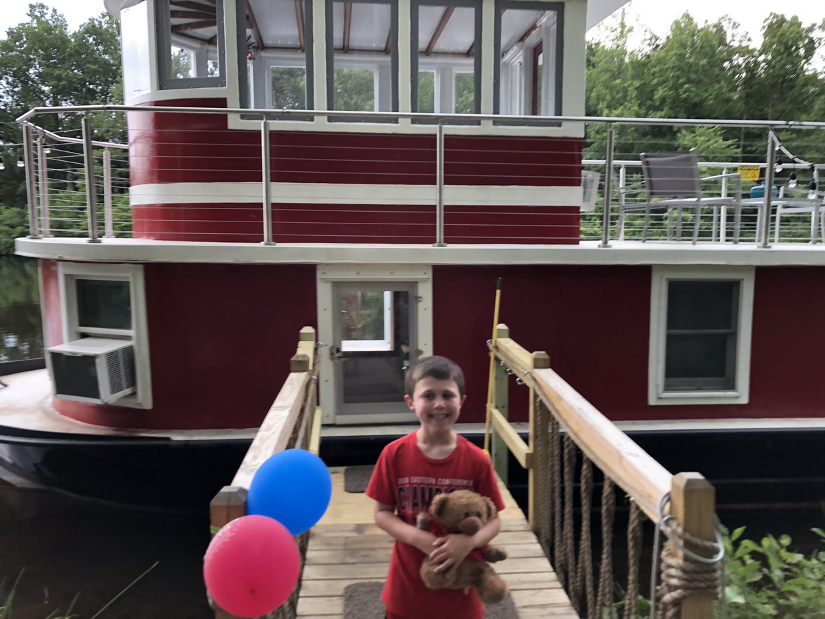 ggalipeau's tweet photo. This was a first. Glamping in a Tug Boat for my kids birthday this weekend! https://t.co/Jc2FokjVhM