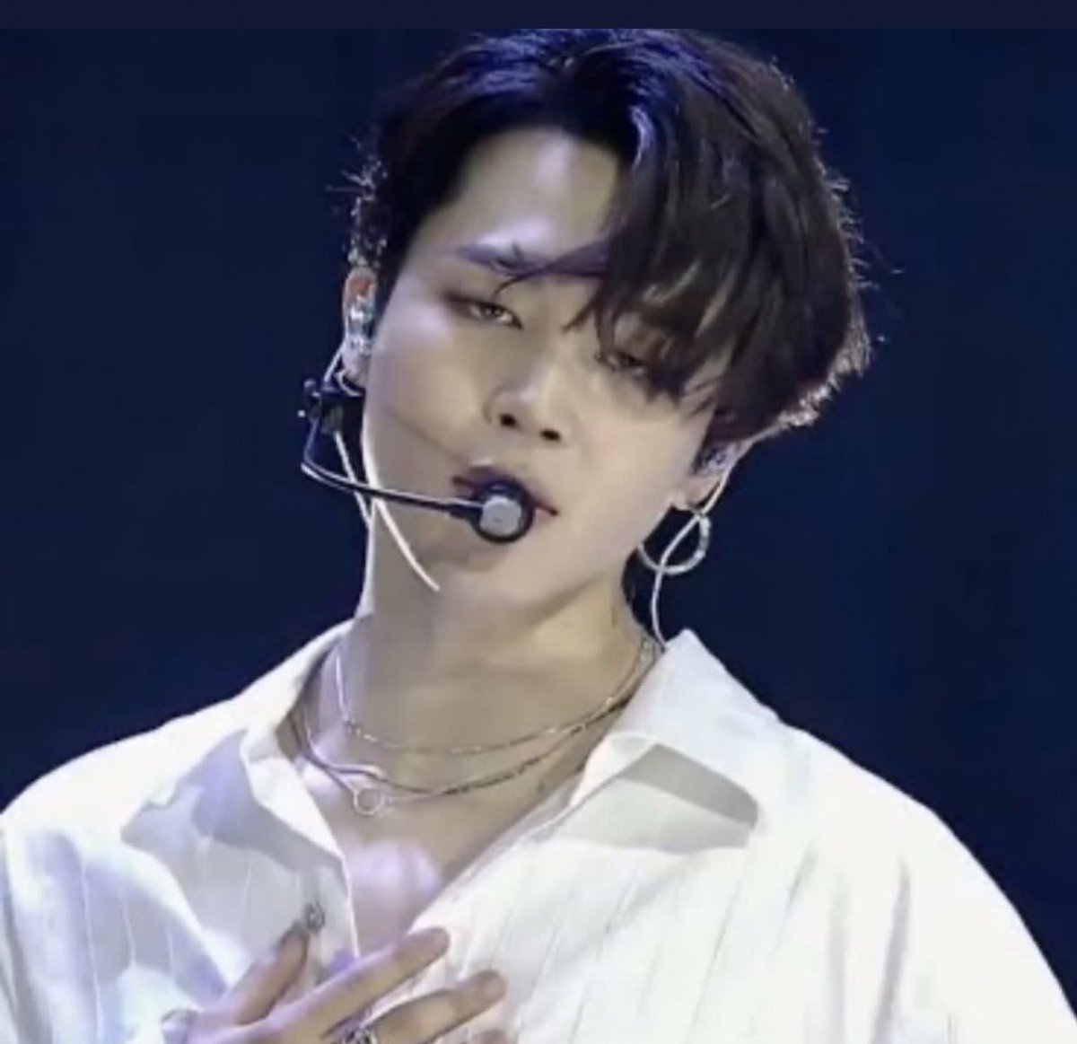 lovelyfilter's tweet photo. jimin coming for our necks ; a thread https://t.co/7zt1tTgvzs