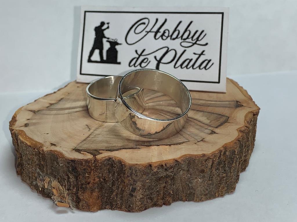 hobbydeplata's tweet photo. Argollas para una pareja de de Los Ángeles,  hechas en Plata 950 y con las indicaciones particulares que ellos pidieron (de número y ancho).

#joyasdeplata #arosdeplata #anillosdeplata #pulserasdeplata #losangeles #losangeleschile #reparacionjoyasdeplata #orfebreriaenplata https://t.co/gGPgDovqnz