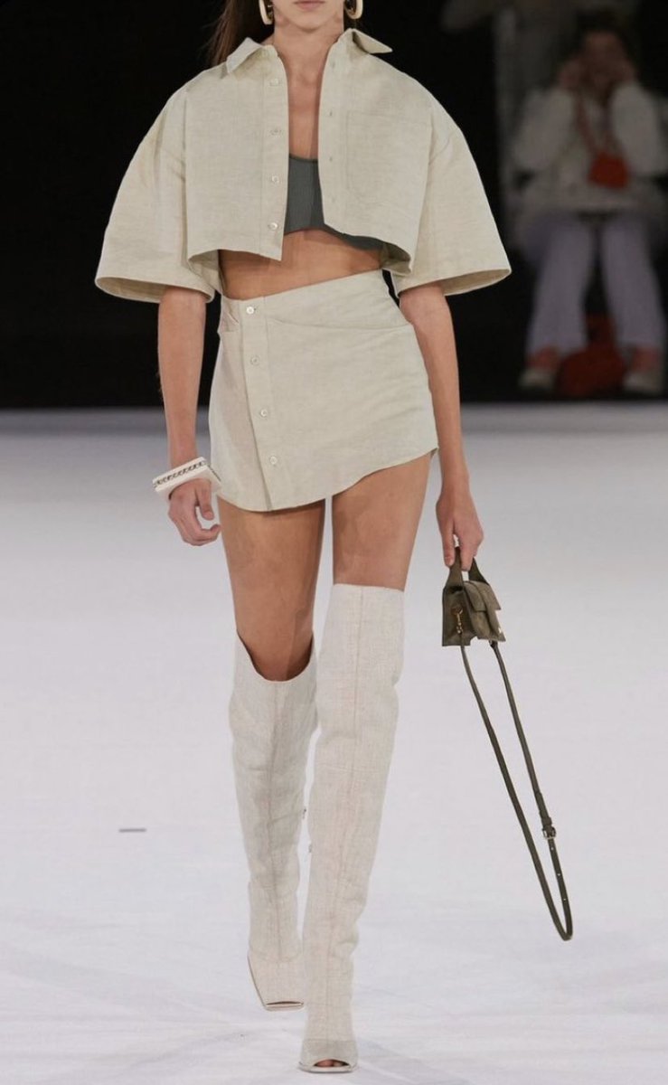 badestoutfit's tweet photo. jacquemus https://t.co/wFmNvAj5kz