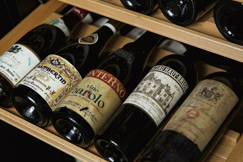 ChelseaVintners's tweet photo. Pick of the evening? 
—
#hautbrion #montrose #finewine #collection #luxurylifestyle #winestagram #cellar #wineoftheday #sundayselection https://t.co/FPAPxndxaD https://t.co/pPNtxuXu6A