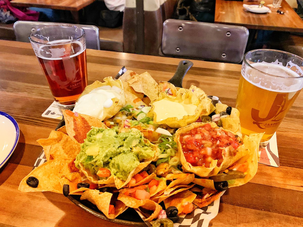 Those legendary nachos! Beer cheese = awesomeness 😍🍻🧀<a href="/JasperBrewing/">Jasper Brewing Co</a> – BeerGuy Matt