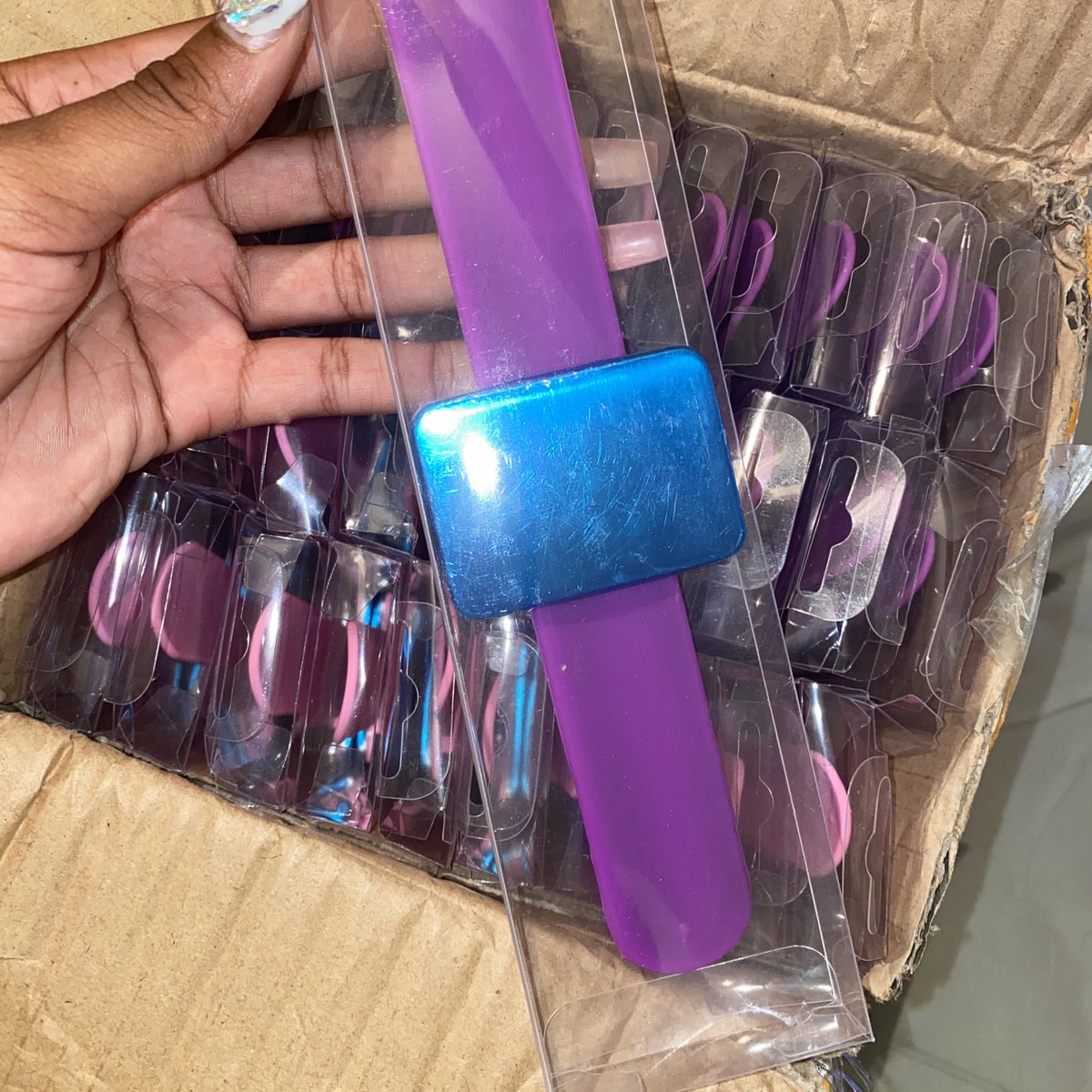 _mkayla19's tweet photo. For my braiders and my lace melters. Nomo product on back of our hand period. 
Simple rt will be appreciated 😘

Ig: @iamkaylaaJ.        HairIg:@Kaylajkollection
#braidsbykayla
#SLAYBANDS ☺️
#investinyourself https://t.co/S2SDx86pA8