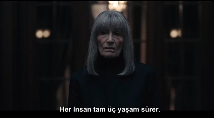 meltem__yldz__'s tweet image. "Herkes üç yaşam sürer. İlki saflığın yitirilmesiyle, ikincisi masumiyetin yitirilmesiyle, üçüncüsü hayatın yitirilmesiyle sonlanır."
#dark3