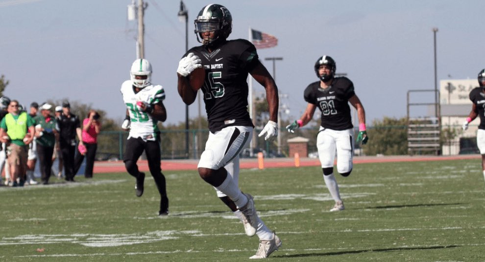 #AGTG Blessed to say I’ve received my first offer from Oklahoma Baptist University 💚🖤 #GoBison <a href="/CoachEaton94/">Daniel Eaton</a> <a href="/Thamannjr/">Coach Mann M.Ed.</a> <a href="/TheHillTthlFB/">Cedar Hill FBTTHL</a>