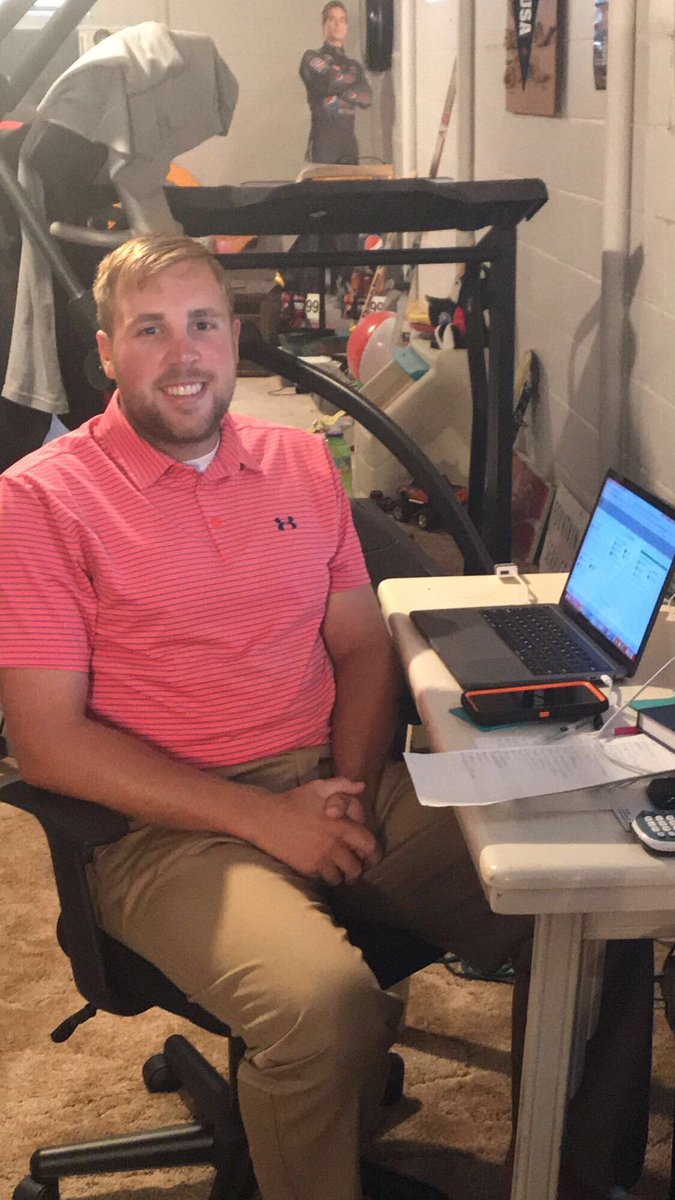 SaraOchsner's tweet photo. Time for AFA - might not be the greatest setup- but you work with what you got 🤷‍♀️ @AgFutureAmerica https://t.co/0wFGEL7bZm