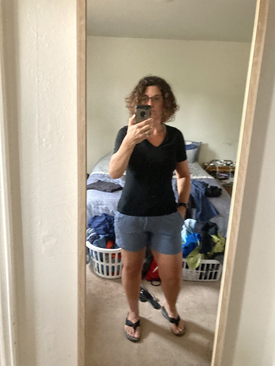 DesirreAndrews's tweet photo. 69.8 pounds. That’s 280 sticks of butter released from my body. Or 7 bags of 10# potatoes. Feeling fit and strong. Keeping it real with laundry in my pics. #wwfreestyle #mywwpurple #hikelikeagirl @ww_us https://t.co/5Lcg341MkN