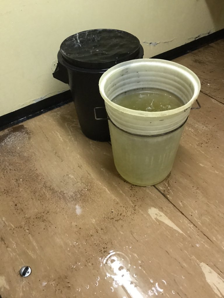 rashida_abbferr's tweet photo. Parirenyatwa Hospital is flooded-welcome to the “real” world https://t.co/v4SLBHO3T5