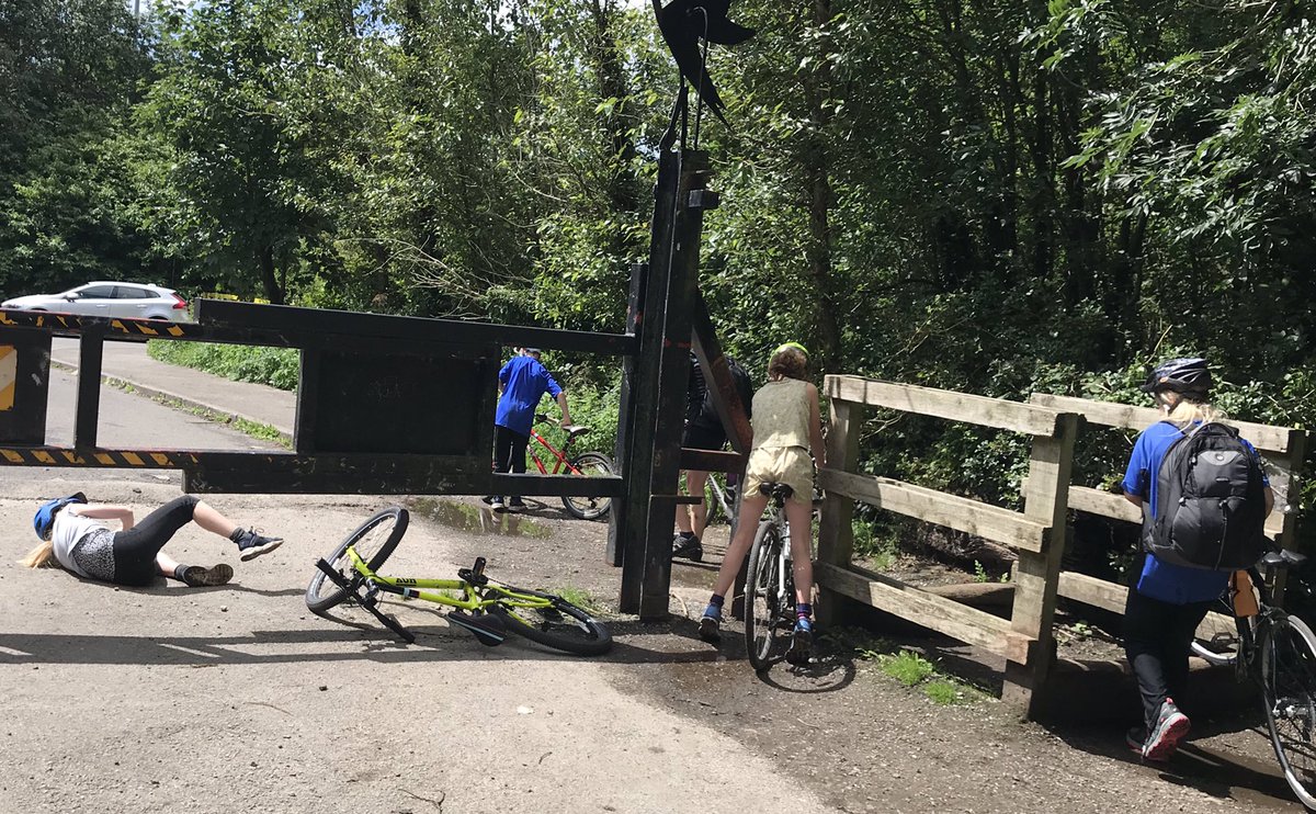 stocksyatlarge's tweet photo. Is this a crash? No! 
Just an everyday family trying to get bikes through type of obstacle-course entrance rife in UK 😖 🚲 
👇 one commando rolls under! 👏
👉 one squeezes through! 👏
☝️mum clambers over high blocks!👏 
Totally inaccessible (wheelchairs??), 2 more nearby (map) https://t.co/Asyr7YbKKH