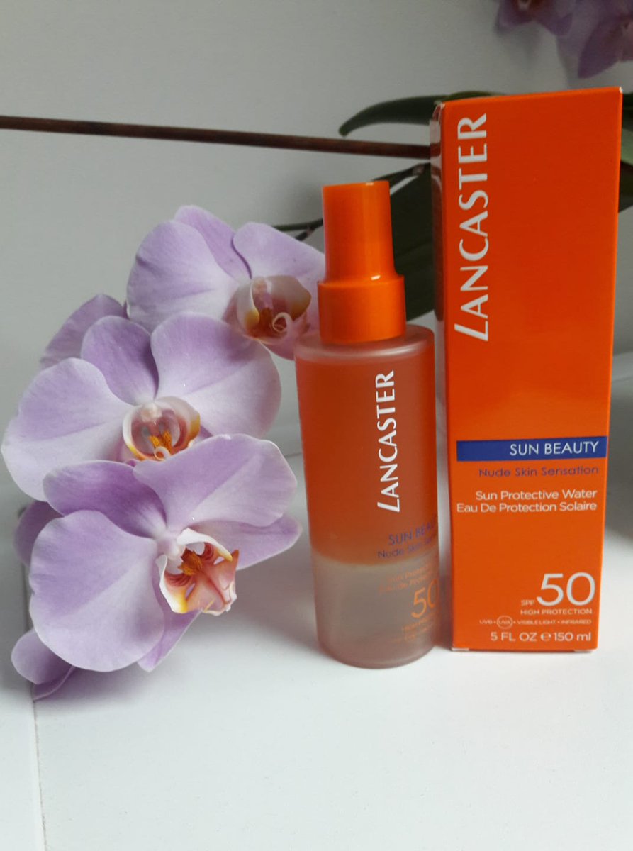 Comjul2's tweet image. eau de protection solaire fraiche qui ne colle pas , super efficace à utiliser sans modération.
    #LancasterBeauty
    #LiveWithLight