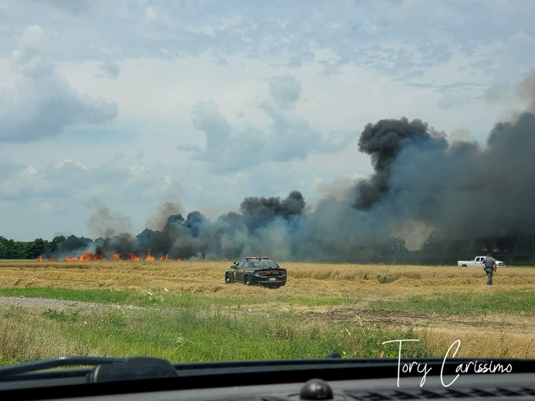 CarissimoMedia's tweet photo. Big tractor &amp; brush fire today in Farmington! 🔥🔥🚒🚒👨‍🚒🧯

@OntCoFireCalls @MPN_MikeMurphy @MPN_bchavez @13WHAM @News_8 @news10nbc @messengerpost @jackhaley42 @IAFF2098 @FarmingtonFire8 https://t.co/5i3657YYQW
