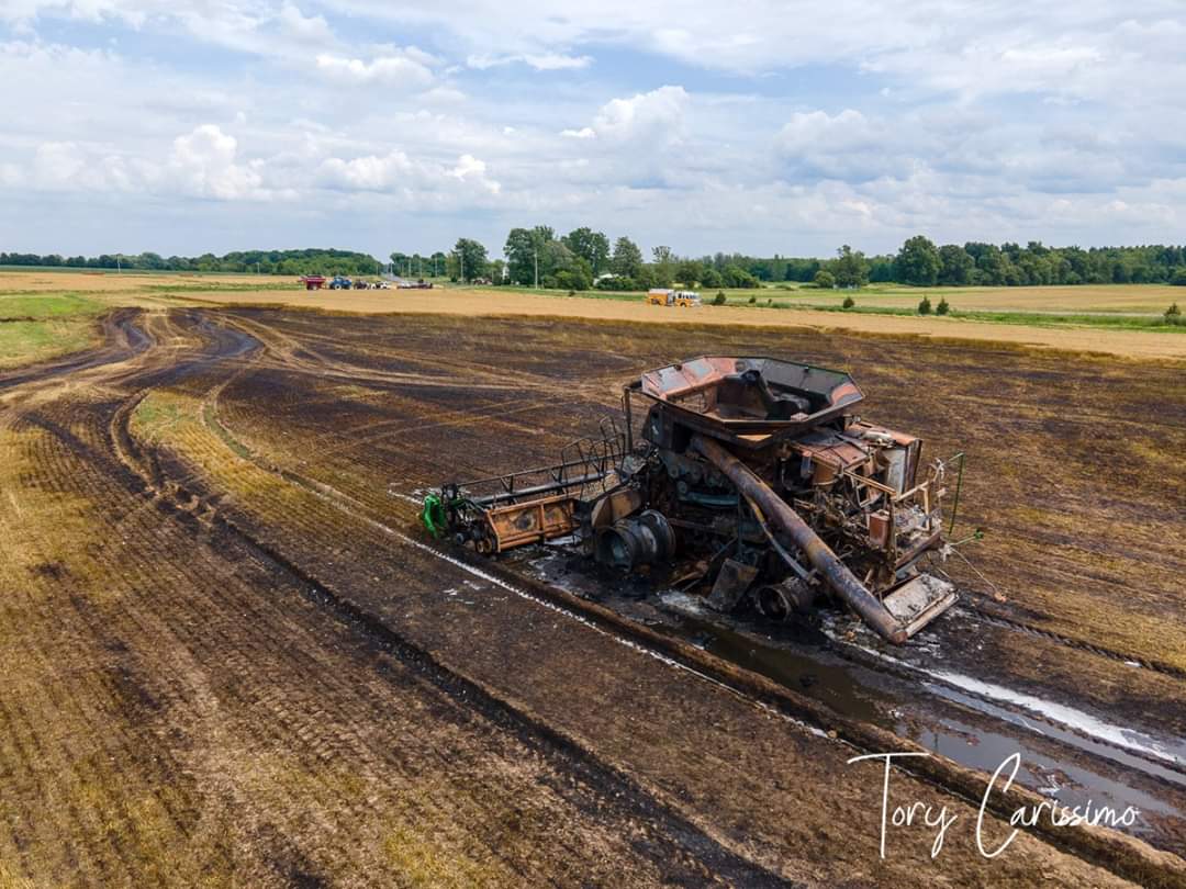 CarissimoMedia's tweet photo. Big tractor &amp; brush fire today in Farmington! 🔥🔥🚒🚒👨‍🚒🧯

@OntCoFireCalls @MPN_MikeMurphy @MPN_bchavez @13WHAM @News_8 @news10nbc @messengerpost @jackhaley42 @IAFF2098 @FarmingtonFire8 https://t.co/5i3657YYQW