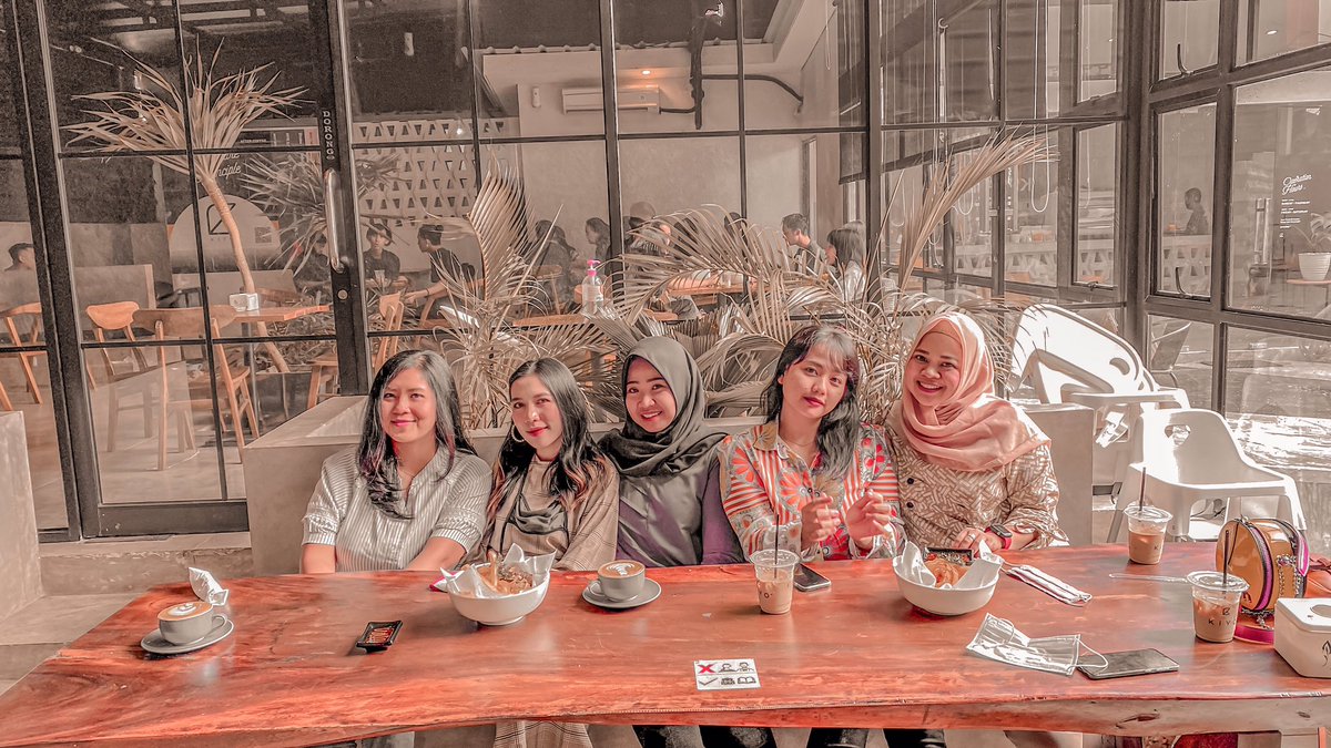 Sekarang bisa ngumpul segini aja udah syukur banget. Ini aja satu kota baru bisa ketemu setelah berbulan2 😂