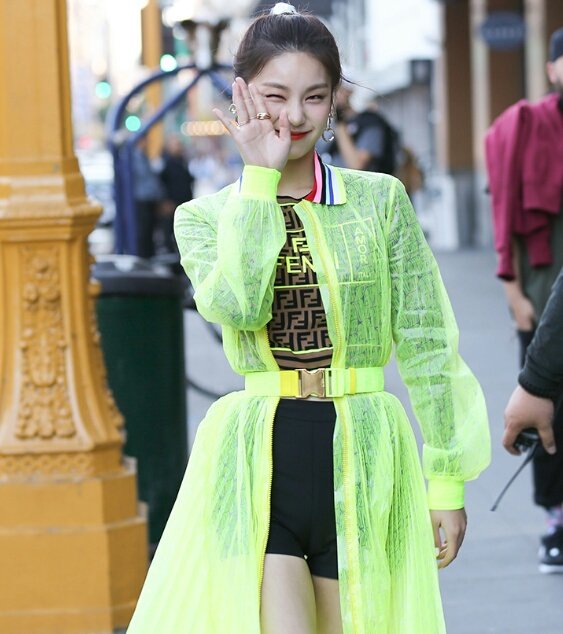 Minnie que ama a Rosé and Lisa tweet media