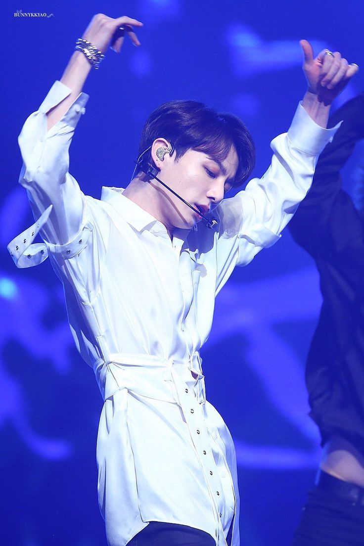 Jinubecita's tweet photo. Hilo de apreciación de la cintura de Seokjin y Jungkook 

@BTS_twt https://t.co/D23cszYBkT