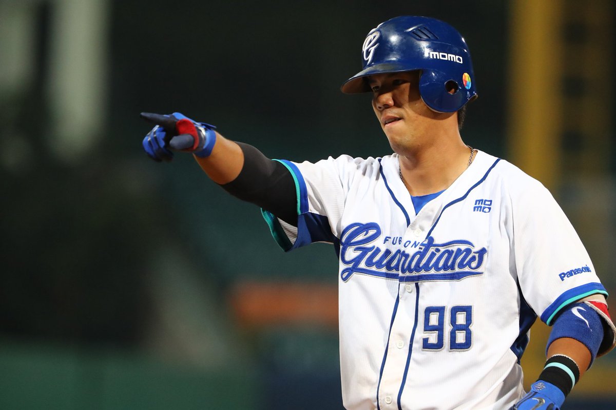 FubonGuardians's tweet photo. In the 2015 #CPBL Draft, our predecessor EDA Rhinos selected outfielder #1 Che-Hsuan Lin with the first overall pick!

Other notable selections include #36 Fu-Te Ni (2nd), #51 Sen-Shiu Yu (4th), #98 Kuo-Lin Kao (8th), and #7 Hsiang-Yu Shih (10th).

#ItsTime #DraftPreview https://t.co/GZBAxP6tNm