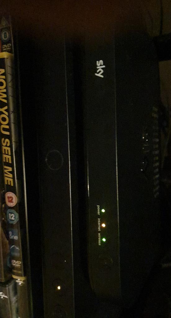 cekinn's tweet photo. @SkyHelpTeam Thats my sky q box https://t.co/PfLMHjlGeY