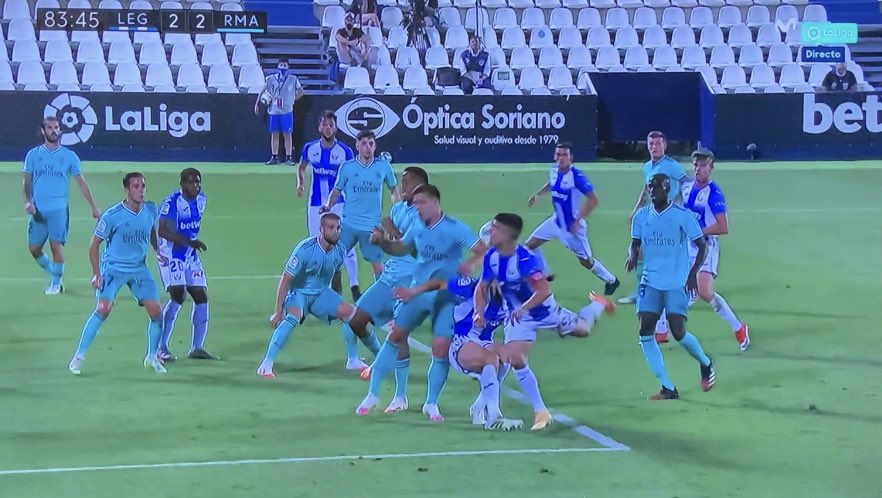 Radioestadio's tweet photo. 🔺El VAR no pita penalti por esta acción!!

Leganés 2-2 Real Madrid (85’)

⁉️Crees que es penalti⁉️

🔄SI
❤️NO

#Radioestadio #LeganesRealMadrid https://t.co/oCRuByvC3L