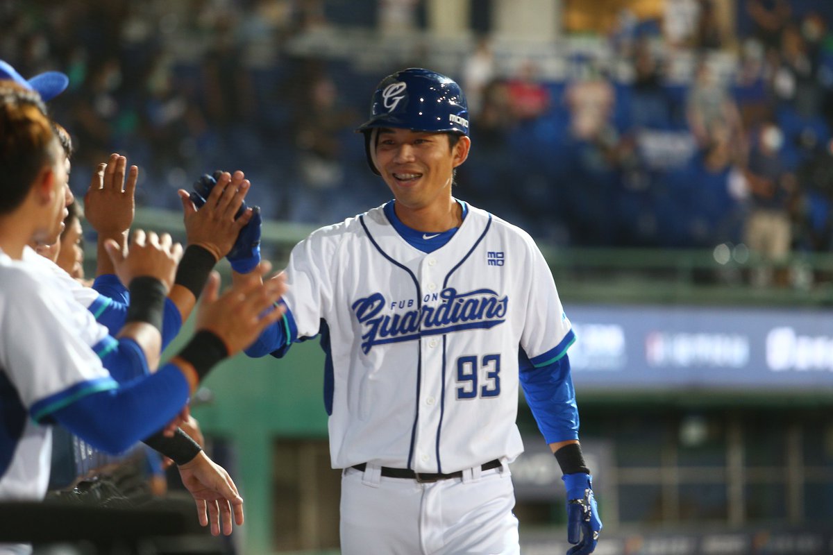 FubonGuardians's tweet photo. In the 2017 #CPBL Draft, the Guardians selected a total of seven players, including infielder #23 Chin-Hao Yang (1st round), outfielder #93 Pin-Chieh Chen (2nd), right-handed pitcher #37 Kuo-Hua Lo (3rd), and infielder #46 Kuo-Chen Fan (5th)!

#ItsTime #DraftPreview https://t.co/Kpto7JKpsm