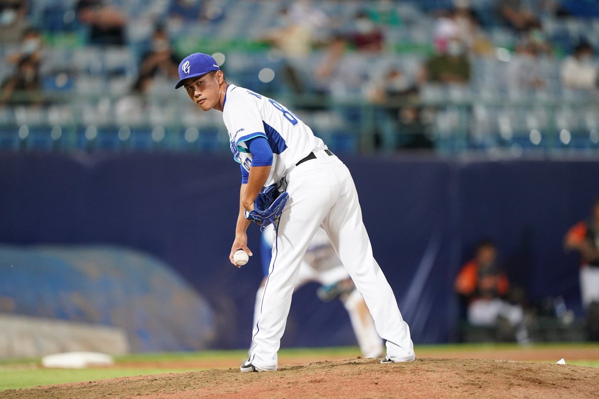 FubonGuardians's tweet photo. In the 2018 #CPBL Draft, the Guardians selected catcher #95 Pei-Feng Dai with the first overall pick!

Other notable selections include #35 Cheng-Tang Wang (2nd), #82 Wei-Yong Wang (5th), #74 Bin Yang (6th), #84 Shih-Tsung Wang (7th), #57 Su-Chen Ou (8th).

#ItsTime #DraftPreview https://t.co/YsMX0MI6Jx