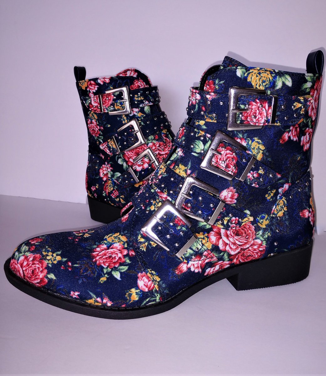 Gifted_Grackle's tweet photo. #NEW #roseprintboots #Floralboots #ankleboots #Shortboots #BuckleBoots #countrystyleboots #floraldenimboots #floralpatternboots #prettyboots🌺 https://t.co/KzSTCieUIX 🌹#BootswithRoses #Bootswithflowers Womens US Sizes 5.5 -10 #Floralankleboots #floralbooties #denimboots #boots https://t.co/P6LKNM6qoq