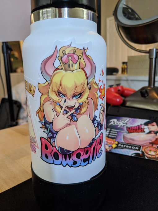 Got the Bowsette sticker for my hydro flask by @reiq and it looks sooo good! 🤤 https://t.co/MPN4LlUE<a href="/tag/mvsales"class="tags"><span>#mvsales</span></a><a href="/tag/mvtrans"class="tags"><span>#mvtrans</span></a>