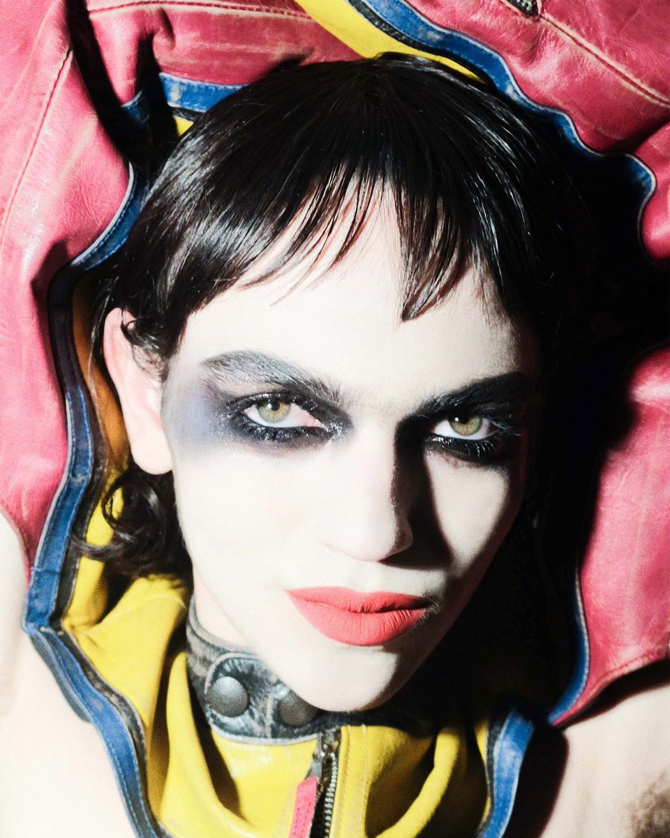 JPGaultier's tweet photo. The proudest stare.
@milkmakeup.
Style by #LisaJarvis.
Makeup by #SamVisser.
Photographed by #MarcusCooper. https://t.co/jUKwOttsns