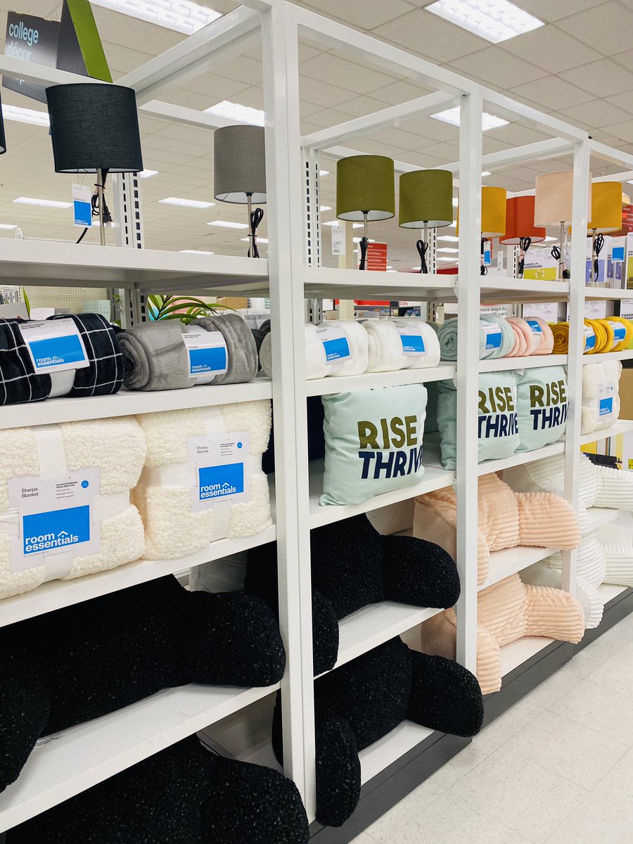 Dorm room refresh at 2357!🛋🙌🏻#backtocollege 
<a href="/AshMo2357/">Ashley</a> @JPDixon77 <a href="/DMiller2357/">Daniel Miller</a> <a href="/William59652023/">William</a> <a href="/KevinKaminski10/">Kevin Kaminski</a>