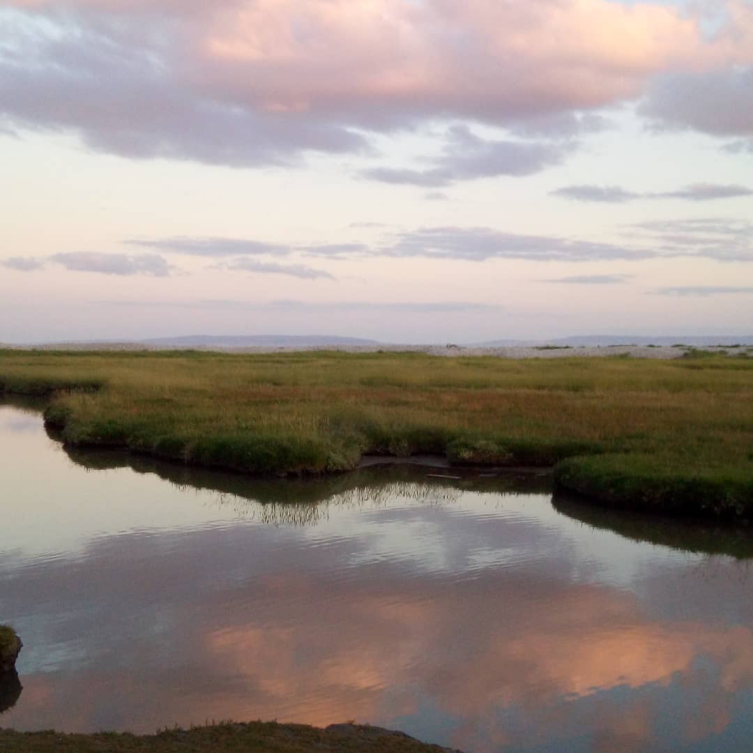 Perfect day today.  Bumped into @beachcleancymru and @miniwomblewales at Aberthaw beach and then saw the most amazing sunset sky! 😍🤗xx

#PlasticFreeJuly #beachclean #sunset